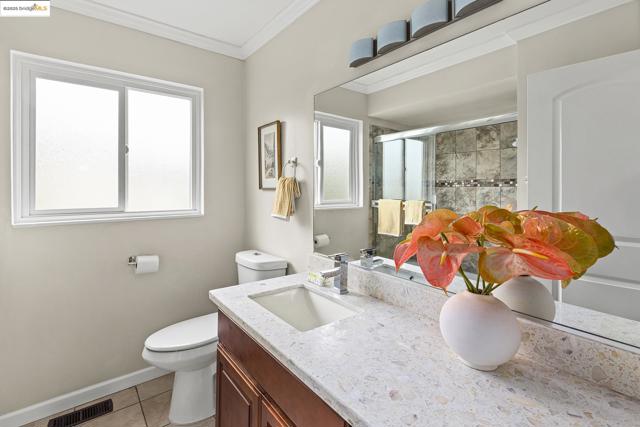 21 Maggiora Ct, Oakland CA: https://media.crmls.org/mediaz/66d2b1d6-cce2-406f-9239-0aa7e9a7af6a.jpg