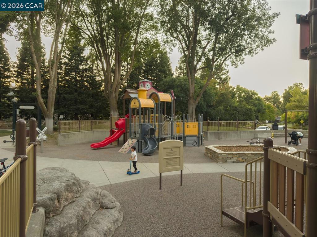 https://media.crmls.org/mediaz/66d2c3c2-fb1c-4966-ba91-0f5d5450db43.jpg?preset=X-Large