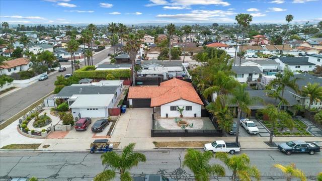 1211 California St, Imperial Beach CA: https://media.crmls.org/mediaz/66d2d775-eb0e-425f-92b5-f12f42227e36.jpg