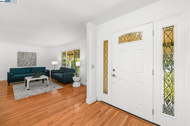 351 Castenada Ct, Danville CA: https://media.crmls.org/mediaz/66d35af3-ae32-4d22-b8fc-b9205c869004.jpg