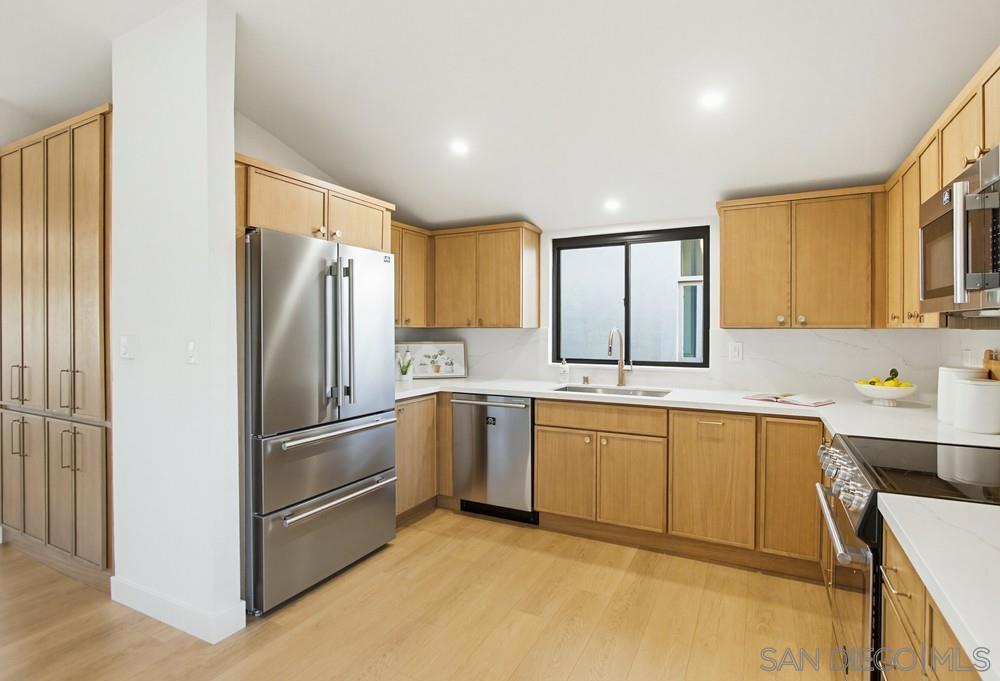 585 Sierra Ave - photo 7