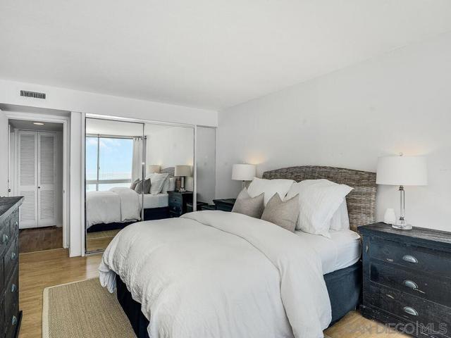 1760 Avenida del Mundo, Coronado CA: https://media.crmls.org/mediaz/66d38a3c-501a-41b1-8a88-e4fa7228b934.jpg
