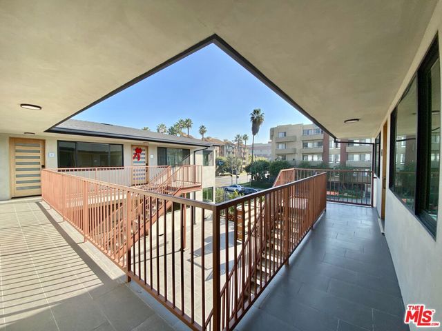 3207 W 3rd Street, Los Angeles CA: https://media.crmls.org/mediaz/66d4854c-6e7c-4238-8ee9-92ebe888b7ac.jpg