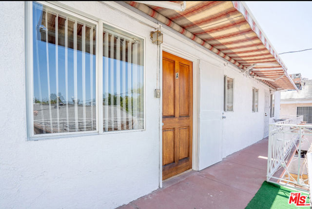 1240 Lodi Place, Los Angeles CA: https://media.crmls.org/mediaz/66d4b903-dff1-4ec0-996b-6a66cbd35b13.jpg