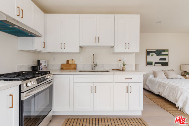 3501 Hillcrest Drive, Los Angeles CA: https://media.crmls.org/mediaz/66d4c151-689c-44e1-bef3-7e4af7ccd8c5.jpg