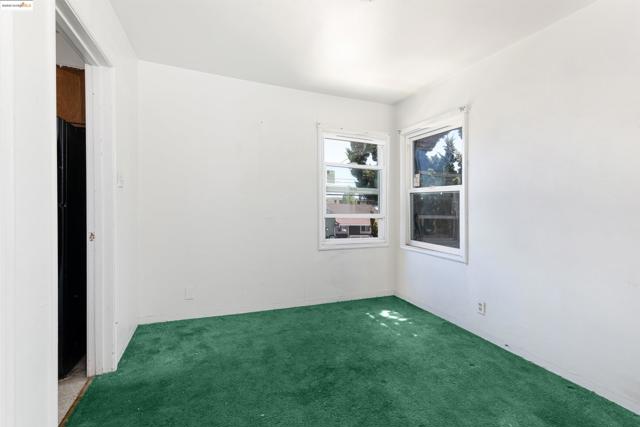 1427 65Th Ave, Oakland CA: https://media.crmls.org/mediaz/66d560d1-68a1-4033-9811-1945cf182af2.jpg