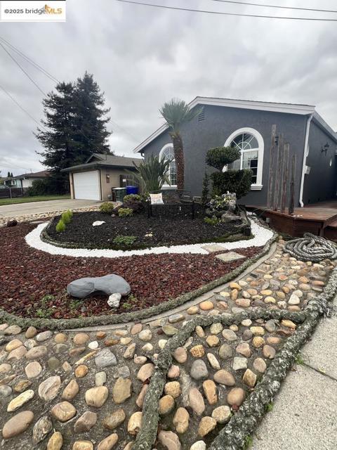 2269 Cypress AVE, San Pablo CA: https://media.crmls.org/mediaz/66d5674e-6961-420b-bdb8-a98e028d5337.jpg