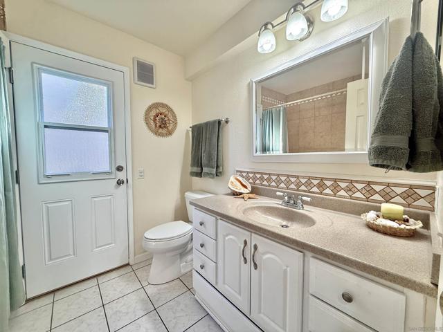 2049 Wind River Rd, El Cajon CA: https://media.crmls.org/mediaz/66d57a5d-150b-40e1-9451-eccd5cc9fa64.jpg