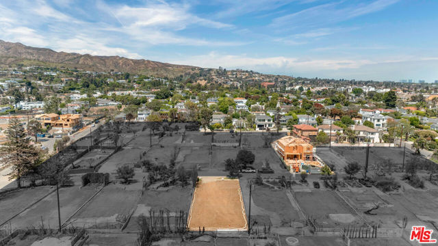 16032 Miami Way, Pacific Palisades CA: https://media.crmls.org/mediaz/66d5d3be-d632-4e70-b135-6fb3a06e1a90.jpg