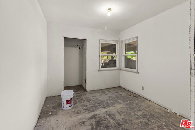 1344 N Parish Place, Burbank CA: https://media.crmls.org/mediaz/66d5e220-7e41-4325-ab73-8ad7ae94f694.jpg