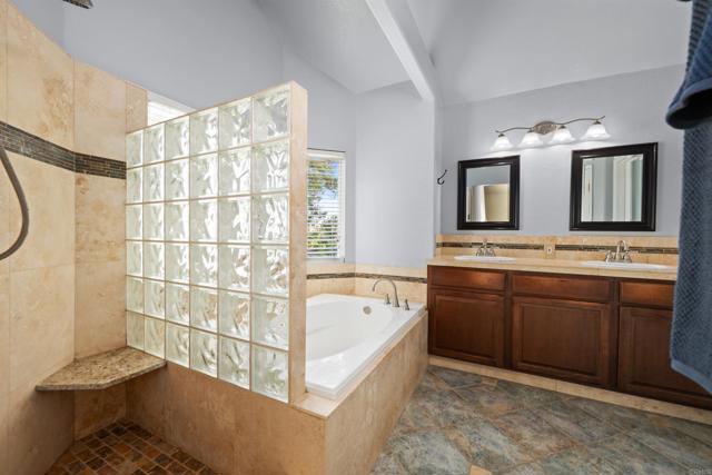 Detail Gallery Image 22 of 48 For 1449 Genoa Dr, Vista,  CA 92081 - 4 Beds | 2/1 Baths