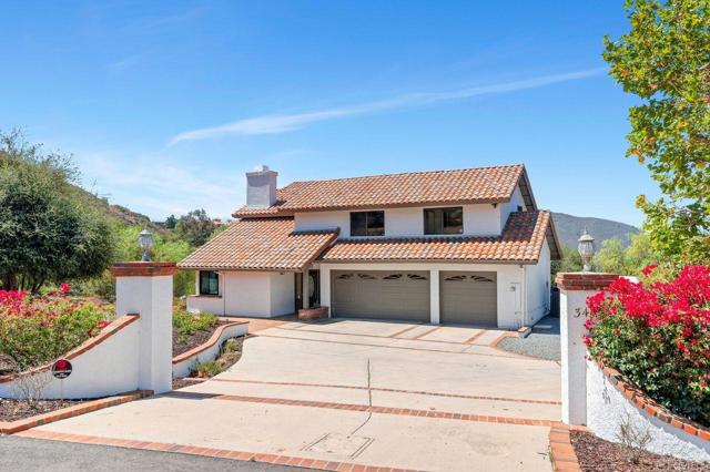 3453 Via Loma Vista, Escondido CA: https://media.crmls.org/mediaz/66d7c773-e88d-4a3f-8c41-258ec59783c1.jpg
