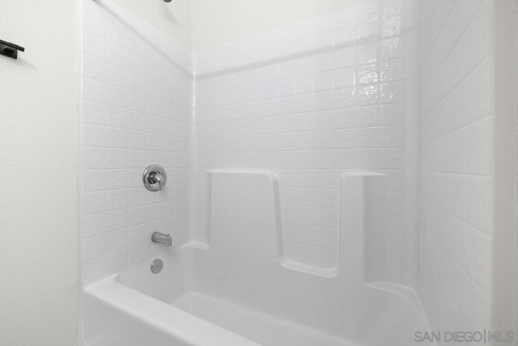 https://media.crmls.org/mediaz/66d826be-1217-40b5-bdeb-db595d688f84.jpg?preset=X-Large