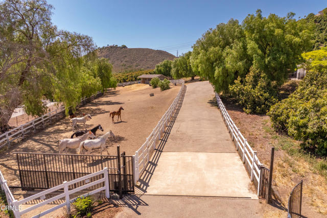 4850 N Moorpark Road, Thousand Oaks CA: https://media.crmls.org/mediaz/66d85942-3fd5-458e-a19a-136b16b7acdf.jpg