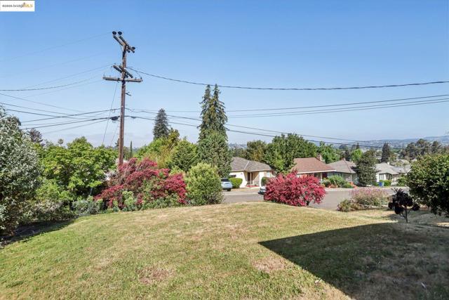 22882 Upland Way, Hayward CA: https://media.crmls.org/mediaz/66d8c9d1-5f92-43c3-9843-cbb58e6a4e1d.jpg