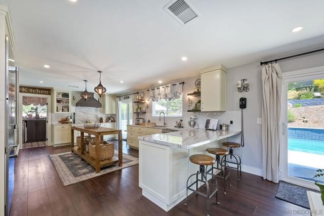 660 Via Rancho Pkwy, Escondido CA: https://media.crmls.org/mediaz/66d8d7a7-4d1a-4909-84c5-cbbe33b958f7.jpg