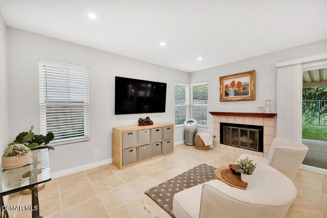 645 Overlook Road, Simi Valley CA: https://media.crmls.org/mediaz/66d8e97a-166d-4d79-8b38-bf0cd4882884.jpg