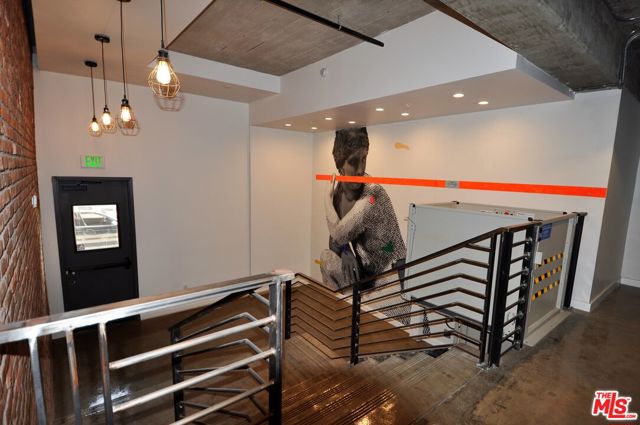 691 Mill Street, Los Angeles CA: https://media.crmls.org/mediaz/66d92ed9-d037-48fe-b01d-46c2c51e8df0.jpg