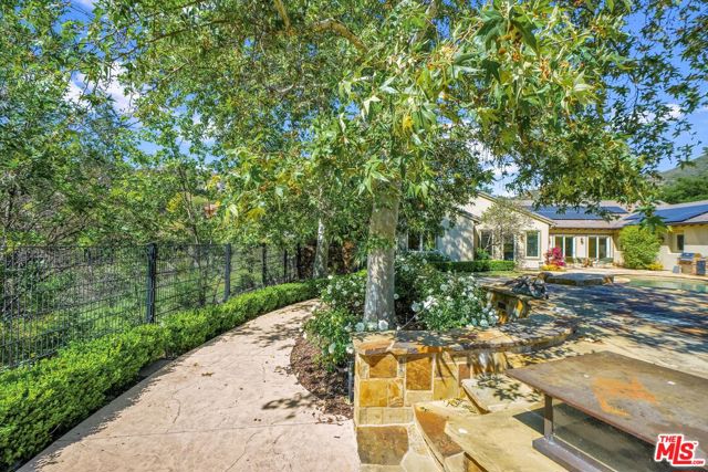 29734 Mulholland Highway, Agoura Hills CA: https://media.crmls.org/mediaz/66d992a3-8676-47fd-a13e-7cc62f8af6b4.jpg