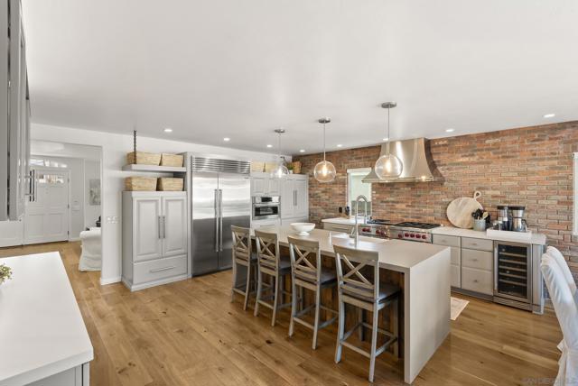 4474 Niagara Ave, San Diego CA: https://media.crmls.org/mediaz/66d9a370-127c-43ed-bb91-81a9a415690b.jpg