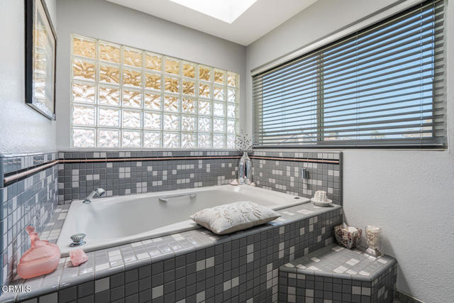 5114 Marlin Way, Oxnard CA: https://media.crmls.org/mediaz/66d9d515-8eda-405b-a189-c2c45c6e144f.jpg
