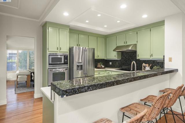 112 Kingswood Cir, Danville CA: https://media.crmls.org/mediaz/66d9e358-478b-4499-a806-0fb7aa6ee7d2.jpg