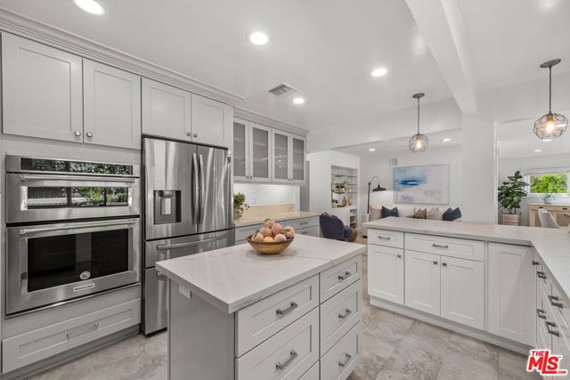 135 N Canyon View Drive, Los Angeles CA: https://media.crmls.org/mediaz/66dab864-dd68-4651-801e-db8d3c8877f6.jpg
