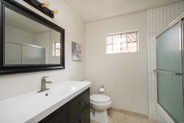 Detail Gallery Image 38 of 44 For 1688 Crystal Ridge Ct, Vista,  CA 92081 - 4 Beds | 2/1 Baths