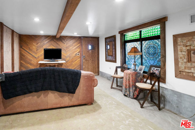 2116 3rd Street, Santa Monica CA: https://media.crmls.org/mediaz/66dade83-e658-4f73-a8f8-0c1e5af65f23.jpg