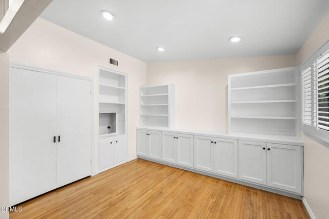 Detail Gallery Image 10 of 32 For 17149 Bullock St, Los Angeles,  CA 91316 - 3 Beds | 2 Baths