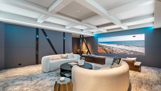 1230 Neptune Ave, Encinitas CA: https://media.crmls.org/mediaz/66dbcbe1-d65f-4166-85d3-e3f46f3b4b76.jpg