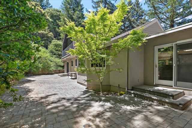 885 Patrol Road, Woodside CA: https://media.crmls.org/mediaz/66dbe115-6207-4060-8b88-faf4ddce1374.jpg