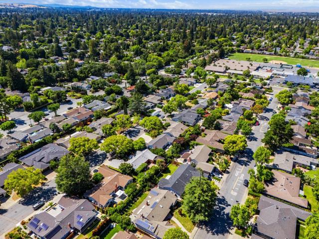 1861 Limetree Lane, Mountain View CA: https://media.crmls.org/mediaz/66dbfe2e-75c1-4291-ac91-a935115658d0.jpg