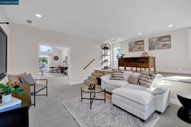 Image 43 of 53 For 367 Mt Washington Way