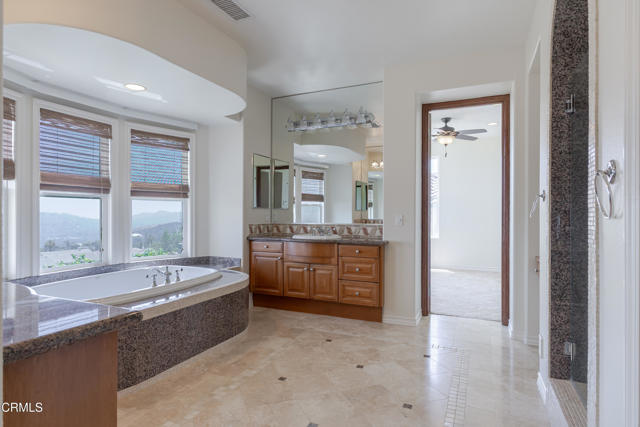 3911 Lilac Canyon Lane, Altadena CA: https://media.crmls.org/mediaz/66dc7bf4-2749-42b2-a9c2-6888cf05e008.jpg