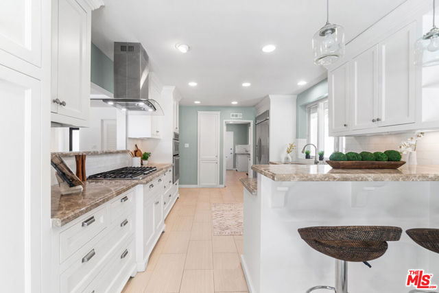 5210 S Corning Avenue, Los Angeles CA: https://media.crmls.org/mediaz/66dd1fa4-faee-4540-8594-cb92a49ecb19.jpg