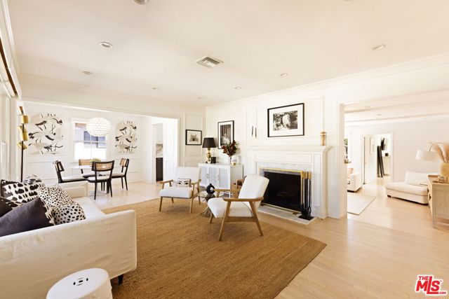 13128 Hartsook Street, Sherman Oaks CA: https://media.crmls.org/mediaz/66dd2aba-2d48-4606-affc-8e26c1389cfd.jpg