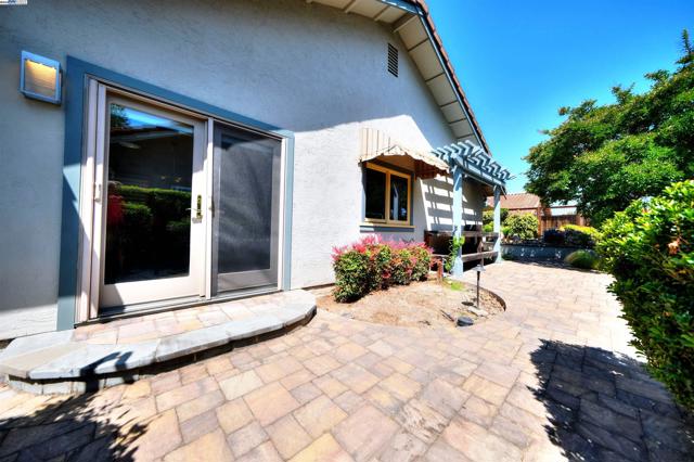 6291 Calle Fuego, Pleasanton CA: https://media.crmls.org/mediaz/66dd9428-a903-4c64-b18c-c23689912a92.jpg