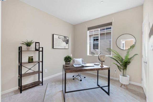 328 C St, Hayward CA: https://media.crmls.org/mediaz/66ddf557-50aa-42c2-927a-101171051cc2.jpg