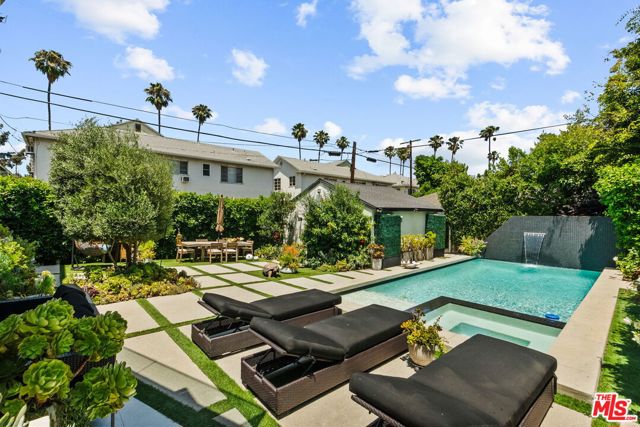 4338 Agnes Avenue, Studio City CA: https://media.crmls.org/mediaz/66de1160-b67d-4678-bd83-337001fb007a.jpg