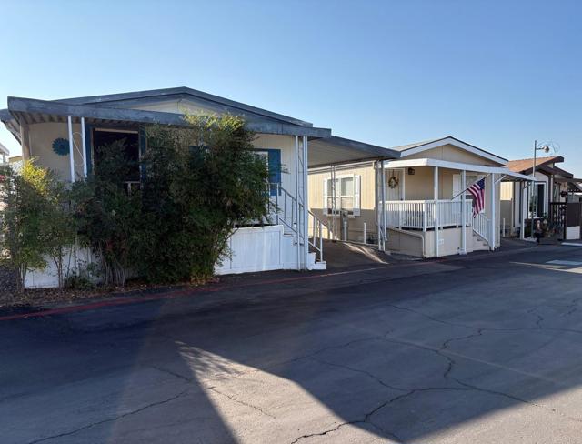 7908 Rancho Fanita Dr, Santee CA: https://media.crmls.org/mediaz/66de86fc-2c4c-403a-be25-45d198eb711f.jpg