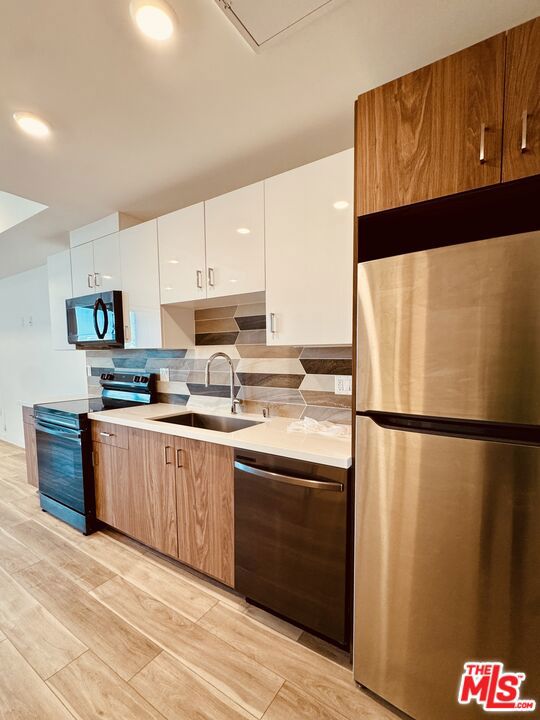 252 N Hoover Street #309