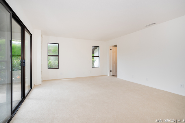 627 Elm Tree LN, Fallbrook CA: https://media.crmls.org/mediaz/66ded8a2-a31c-402b-b58e-64660b60689c.jpg