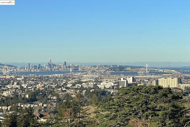 310 Pacific Ave, Piedmont CA: https://media.crmls.org/mediaz/66df9aa9-f2b0-4bf2-9fc4-dcacdfe9ecc9.jpg