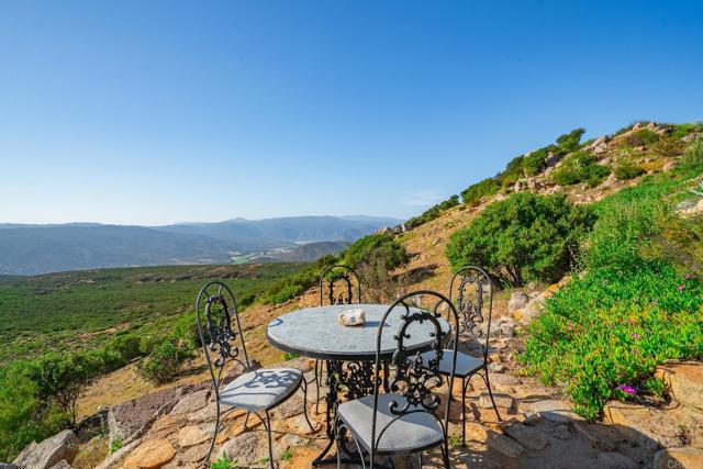 403 Black Canyon Place, Ramona CA: https://media.crmls.org/mediaz/66dfc604-639d-45fc-9b43-416247c3eb5f.jpg