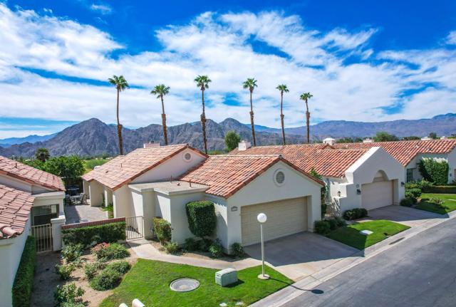 77707 Calle Las Brisas S, Palm Desert CA: https://media.crmls.org/mediaz/66dfed72-e3f8-4ddd-8a28-c96295d82e87.jpg