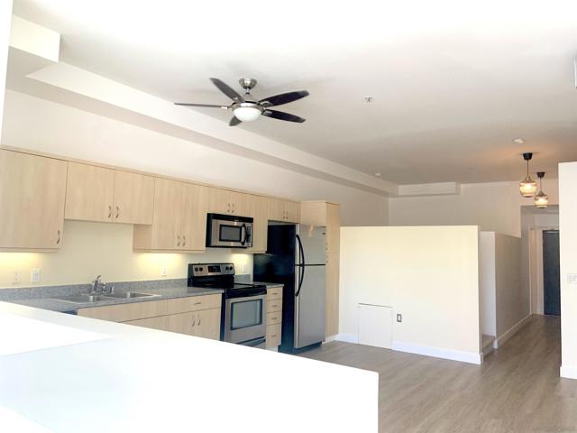 889 Date St, San Diego CA: https://media.crmls.org/mediaz/66e06937-828b-417a-b6b6-32aae87f8089.jpg