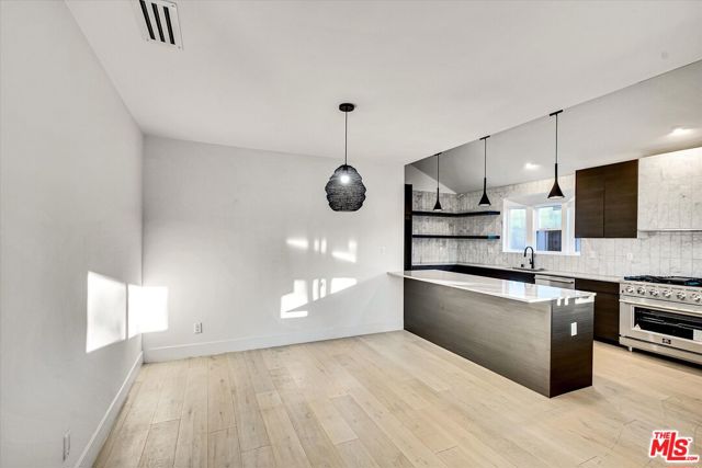 4122 S Bronson Avenue, Los Angeles CA: https://media.crmls.org/mediaz/66e0805b-5f79-4e97-8803-8661d66e1a1e.jpg