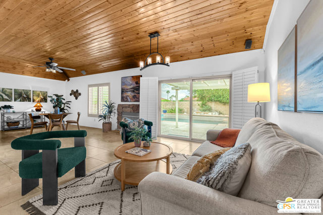 1425 E Luna Way, Palm Springs CA: https://media.crmls.org/mediaz/66e09c57-0b4b-4ae5-97d0-210999596f96.jpg