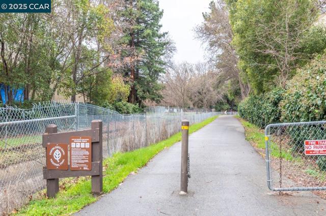 2742 Oak Rd, Walnut Creek CA: https://media.crmls.org/mediaz/66e0d8a0-ad10-4c98-9b8c-539b9fba0ee1.jpg